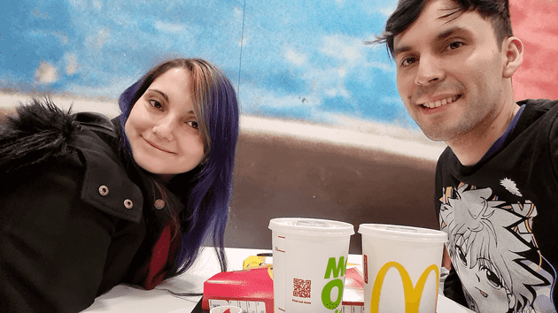 Nico y Eli en el McDonnals